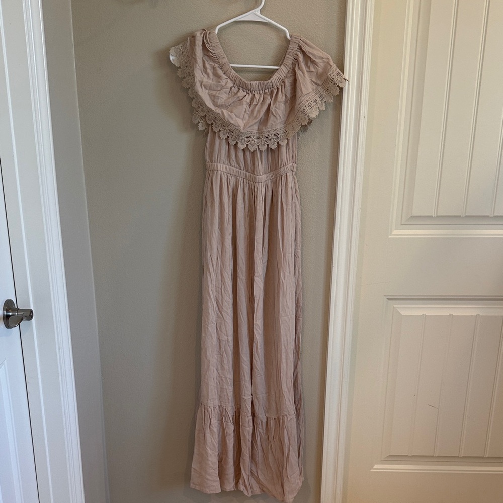 Elegant Off-Shoulder Ruffle Maxi Dress